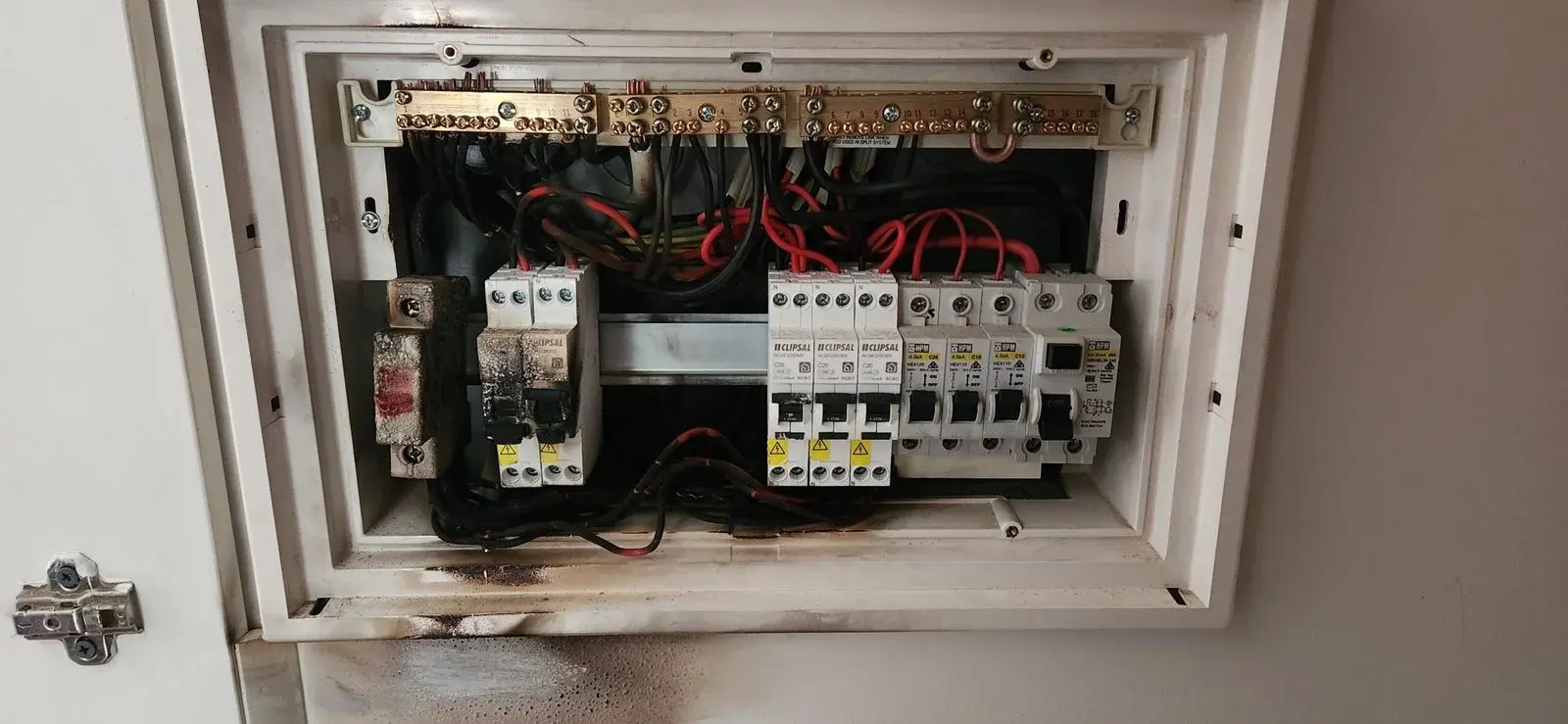 Blog 7 Internal wiring and circuit connections inside a residential electrical switchboard
